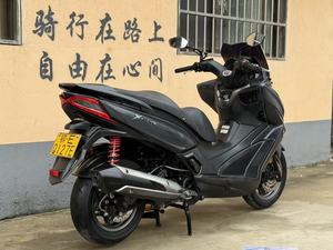 Kymco Xciting 250cc Scooter a Gas Monocilindrico Raffreddato a Liquido, Guida Fluida, Ruote Grandi, Scooter Maxi per Touring Urbano - Product Image 3