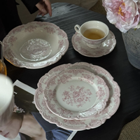 Ensemble de tasses et d'assiettes en céramique à motif floral rose vintage européen avec design en glaçure en relief, ensemble d'assiettes à dîner pour événement de mariage