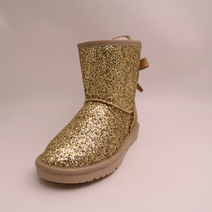 מגפי עור פרה מטאליים עם קשת מאחור - Product Image 5