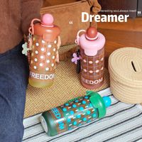 Gobelet en verre avec couvercle à boule et breloque fleurie, bouteille d'eau à motif FREEDOM pour la maison, le bureau et les voyages, vente en gros