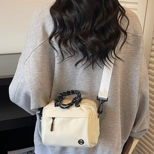 Nouveau Sac Bandoulière Femme Printemps 2026 en PU avec Chaînes, Multiples Compartiments, Grande Capacité, Léger, Imperméable, Design Rétro - Product Image 5
