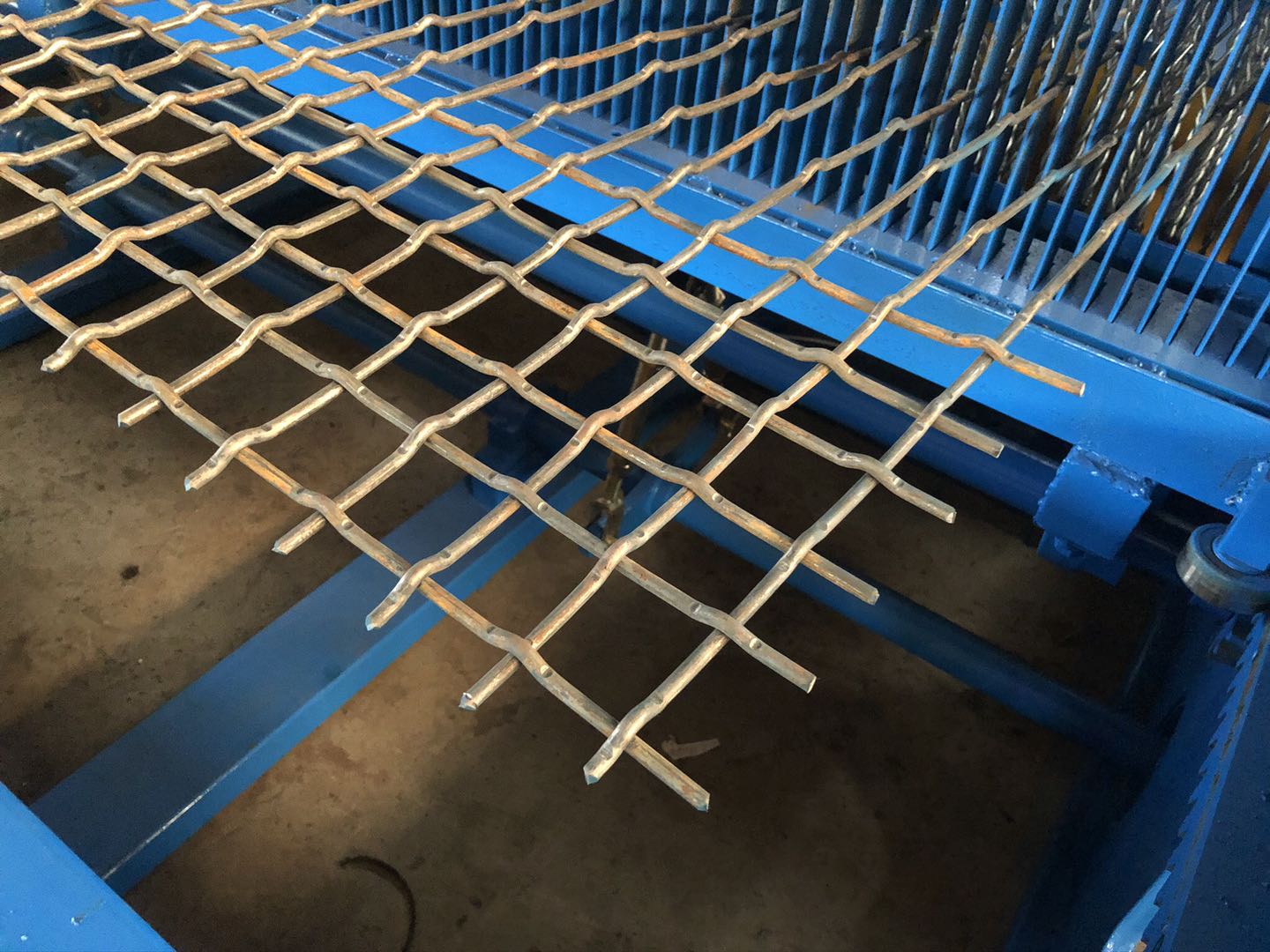 0.4mm-12mm Crimped Wire Mesh Making Machine Wholesale and Manufacturer