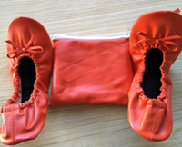 2024 vente en gros en cuir Pu ballerines jetables Oem or chaussures de mariage pliantes imprimé mariée été retour cadeau sac automne