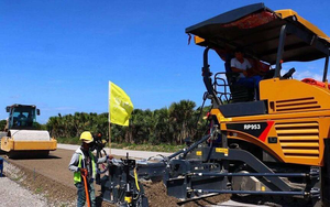 Paveuse à asphalte RP953 avec épaisseur de pavage de 400 mm pour la construction de chaussées dans les zones touristiques - Prix promotionnel en Amérique du Sud - Product Image 3