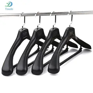 Luxo Suit Hanger Clothes Hotel Guestroom Sliver Hook Hanger com Bar Cabide de plástico preto