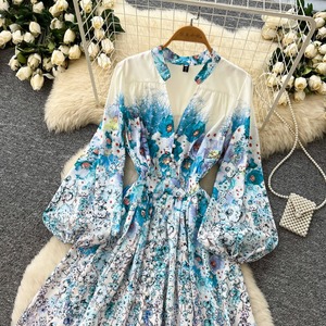Robe de bureau élégante pour femme, à manches longues, à la taille cintrée, à la coupe évasée, à fleurs, col en V - Product Image 2