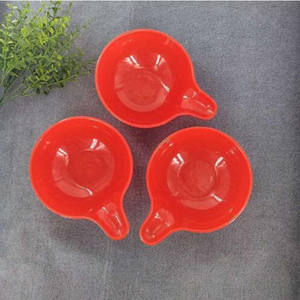 Utensilios de un o dos yuanes: cucharones para harina, cucharones para arroz, cucharones de plástico para agua, cucharas para agua, cucharones para fideos y cucharones de plástico rojos. - Product Image 1