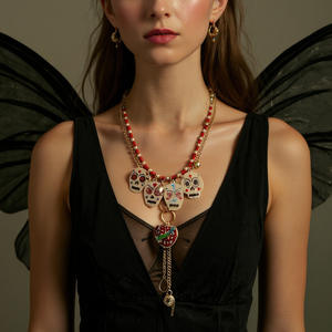 Halloween Trendy Luxus Damen Halskette <span class=keywords><strong>2</strong></span> Sätze von bunten Metalls chädel und Schmetterling Anhänger buddhistisch inspiriert - Product Image 1