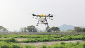 โดรนพ่นยาทางการเกษตรแบบอัตโนมัติ ระบบ GPS ป้องกันพืชผล พร้อมระบบควบคุมการไหลอย่างแม่นยำ ช่วยลดต้นทุนแรงงานในฟาร์ม - Product Image 4
