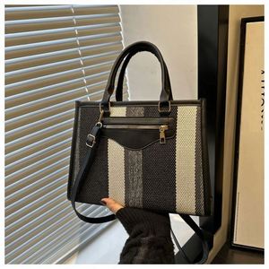 I-0543 Fashion Latest Designer Girls Single <b>Zip</b> PU Small Tote Bags Polyester Lining for Outdoor Daily Use Cheap Trending Women's - Product Image 4