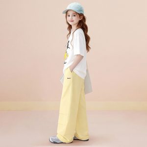 Conjunto de 2 piezas para niñas, camiseta de manga corta con estampado de dibujos animados y pantalones amarillos, chándal informal para niños - Product Image 2