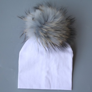 Mode bébé coton chapeaux enfants vraie <span class=keywords><strong>fourrure</strong></span> de raton laveur <span class=keywords><strong>pompon</strong></span> chapeaux doux hiver bonnets - Product Image 2