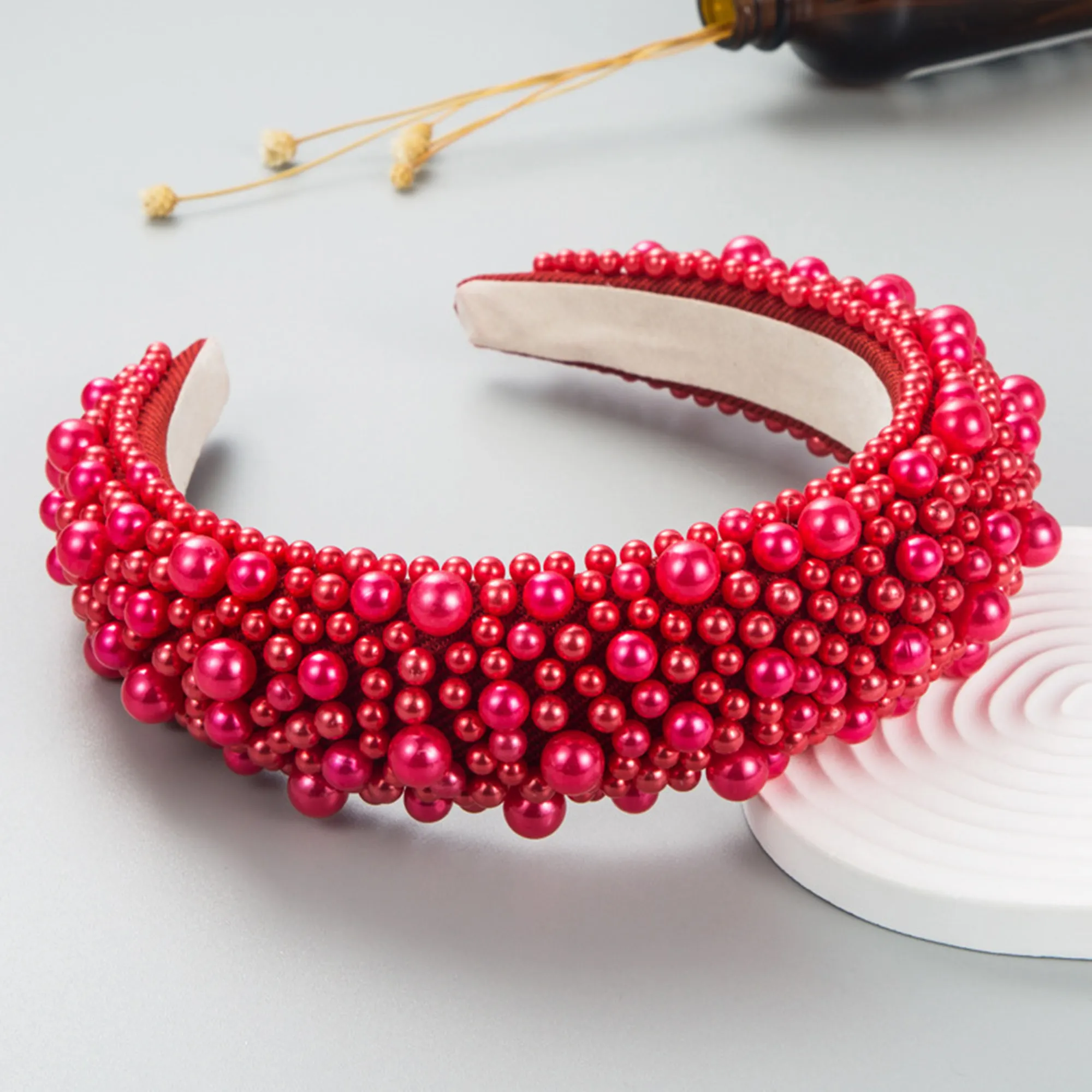 Diadema de perlas acolchada de alta calidad para mujer con cuentas