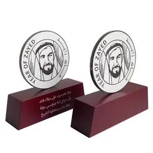 2022 Latest UAE national day souvenir design for Year of Mohamed logo trophy die casting with wooden base