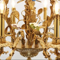 Lustre français en laiton à 8 lumières décoration fleur en porcelaine pour salon