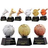 Trophée en résine de tennis de table, de basketball, personnalisé, pour l'école, volley-ball, badminton, football, compétition, souvenir gravé