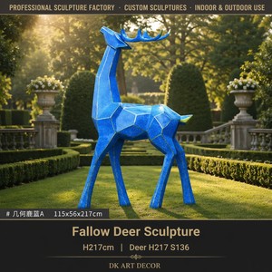 Sculpture de cerf fauve géométrique de luxe <span class=keywords><strong>en</strong></span> fibre de verre bleue S136 pour aménagement paysager haut de gamme, installation artistique extérieure moderne - Product Image 1