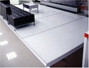 Sol d'exposition incliné portable sur mesure en verre trempé et cadre en aluminium pour salons automobiles, facile à assembler, ignifuge et réutilisable - Product Image 5