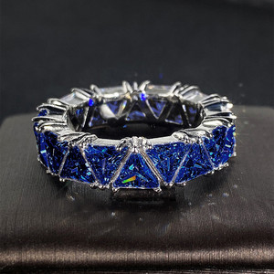 Anello di Lusso a Fascia Intera per Donne, Elegante Regalo di Compleanno, Accessorio Moda per le Dita - Product Image 6