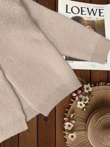 Nueva Moda Otoño-Invierno, Suéter Casual Elegante con Diseño de Botones, Cuello Alto, Tejido a Mano, Logotipo Frontal, Manga Larga - Product Image 4