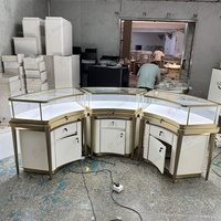 Vitrine à bijoux de luxe avec éclairage incurvé, comptoir de présentation pour boutique de bijoux, mobilier haut de gamme, vitrine ronde en verre sur mesure pour bijoux