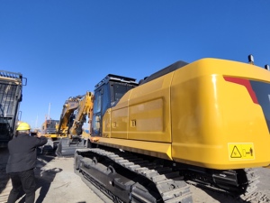 Excavadora Liugong 942F, excavadora pesada de cadenas, ideal para minería en canteras y grandes trabajos de movimiento de tierras. - Product Image 5