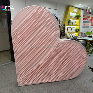 LEDA Décoration d'événements personnalisée : Support de toile de fond en forme d'arche de cœur avec draperies en forme de cœur et housse, pour la décoration de centres commerciaux, d'événements et de propositions de mariage - Product Image 1