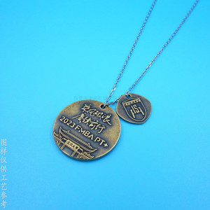 Pendentif en cuivre à thème, design double face, couleur bronze vintage, breloque de collier avec motif lettre en forme d'écusson - Product Image 1
