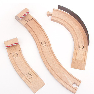 Piste de train en <span class=keywords><strong>bois</strong></span> de hêtre Offre Spéciale série de rails droits en vrac petits rails incurvés de taille moyenne pour enfants jouets éducatifs assemblés - Product Image 2