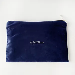 Bolsas con cremallera de cosméticos de terciopelo suave aceptables con logotipo personalizado con forro de satén en el interior - Product Image 1