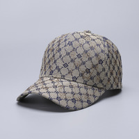 Gorra de béisbol de 6 paneles con letras pequeñas y diamantes, parte superior rígida, 100% poliéster, para las cuatro estaciones, moda europea y americana, estampada y curvada.