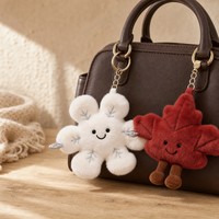 Porte-clés en peluche flocon de neige feuille d'érable mignon, breloque de sac, pendentif d'hiver, vente en gros personnalisée