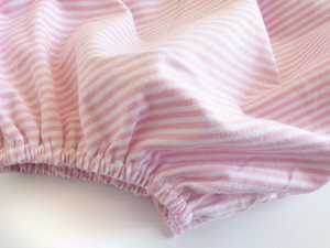 Sommerangebot Kinderkleidung Maßgefertigte Strick-Baumwolle Latz-Kragen Rosa Streifen Rüschen-Kleider Strampler Kinder-Outfits - Product Image 4