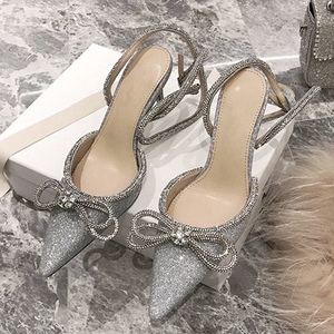 Escarpins tendance pour femme à paillettes argentées/noires, avec nœud en cristal et bout couvert, collection 2025 - Product Image 1