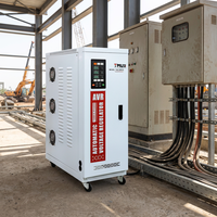 Stabilisateur de tension triphasé haute précision à enroulement en cuivre 10 kVA 100 kVA, régulateur industriel pour usine de machines-outils