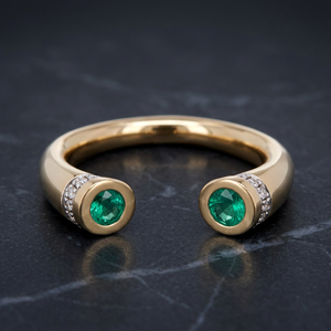 Bague pour enfant en argent sterling 925 plaqué or et rhodium, ornée d'une émeraude et d'un zircon cubique blanc hydro, forme ronde, design de créateur - Product Image 3