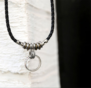 Gioielli da uomo <span class=keywords><strong>con</strong></span> <span class=keywords><strong>collana</strong></span> intrecciata in pelle <span class=keywords><strong>con</strong></span> <span class=keywords><strong>ciondolo</strong></span> croce <span class=keywords><strong>con</strong></span> denti di lupo della boemia - Product Image 3