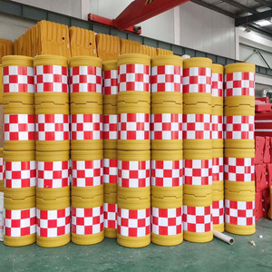 Barrière de sécurité routière en plastique réfléchissant jaune 50x70, type bouche, remplissable d'eau, poteau de signalisation de haute intensité prismatique - Product Image 1