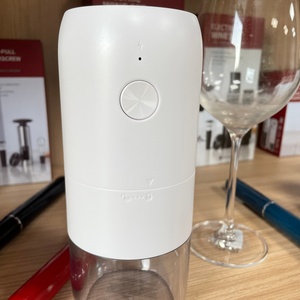 เครื่องบดกาแฟสีขาวทันสมัย อัตโนมัติ ชาร์จไฟได้ ใช้พอร์ต USB-C เหมาะสำหรับใช้ในบ้านและที่ทำงาน - Product Image 6