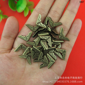 Qinggu Book <b>Corner</b> <b>Protector</b> 14mm Antique Bronze Embossed For 2mm Thick Books - Product Image 4