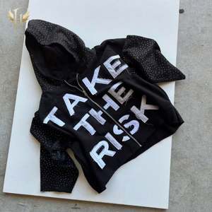 OEM personalizable sudaderas con capucha Rhinestone Distress bordado Logo francés Terry algodón crudo pesado dobladillo pulóver borde corte 100% algodón - Product Image 2