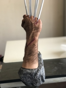 Brazos de Wolverine de Tamaño Real Altamente Realistas en Venta - Product Image 2