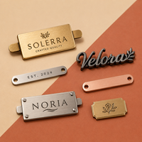 Étiquette métallique adhésive pour sacs à main, chaussures, vêtements – Plaque métallique époxy émaillée – Fournisseur d'usine de qualité supérieure – Échantillon rapide disponible