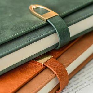 Articoli per Ufficio: Agenda di Alta Qualità per Scrittura Quotidiana con Cinque Scomparti per Carte, Fogli a Righe, Taccuino in Pelle Vegana per Affari, Diario e Planner - Product Image 3