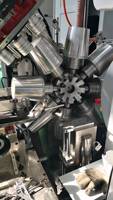 Machine pour l'impression automatique de motifs colorés sur des pots de fleurs en plastique / Machine d'impression couleur pour seaux en plastique