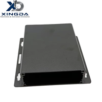Boîtier en aluminium extrudé noir mat avec supports de montage, boîtier vide pour module de contrôleur de circuit imprimé industriel