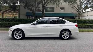 ขายส่งรถยนต์มือสองปี 2014 รุ่น 3 Series 320i AWD เบาะหนัง พวงมาลัยซ้าย กล้องมองหลัง รถเก๋ง 4 ประตู ไฟหน้า LED R17 จอสัมผัส หลังคาซันรูฟ - Product Image 2