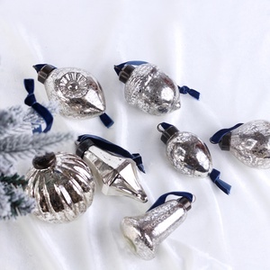 Décorations de Noël suspendues pour vitrine de centre commercial, style antique, en verre, 65 mm - Product Image 1