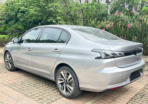 <span class=keywords><strong>Peugeot</strong></span> 408 Édition Latrille 2024 d'occasion avec avertisseur de pression des pneus, rétroviseurs rabattables électriquement, 3 modes de conduite, régulateur de vitesse - Product Image 3