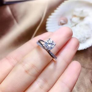 Anello di fidanzamento da donna F154 con diamante naturale taglio brillante classico e fascia in oro 14K - Product Image 3